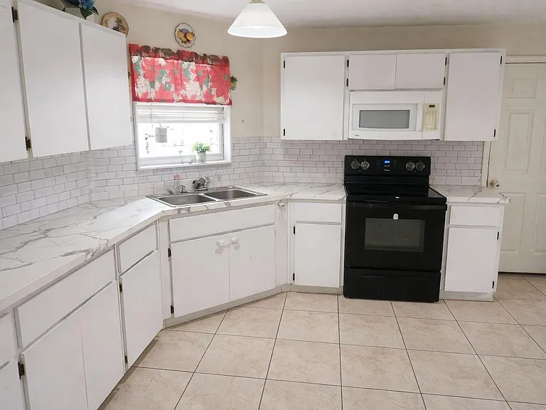 6115 N Albany Ave — Photo 7