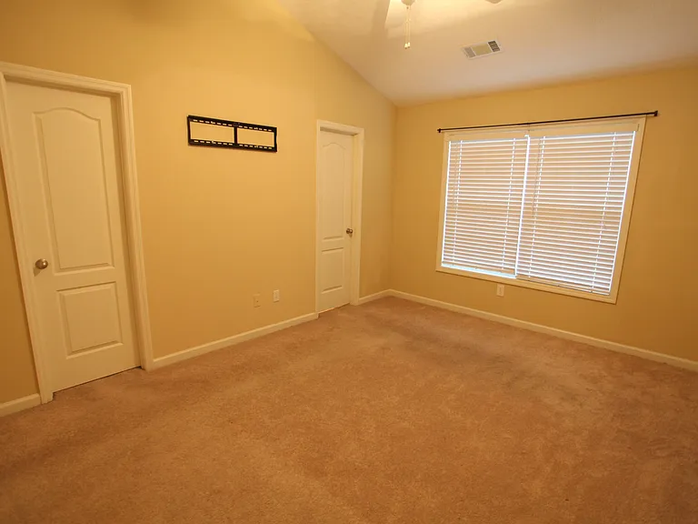 2123 Cobblestone Dr — Photo 6