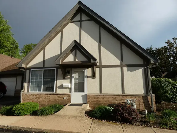 1734 Willow Circle Dr, Crest Hill, IL 60403