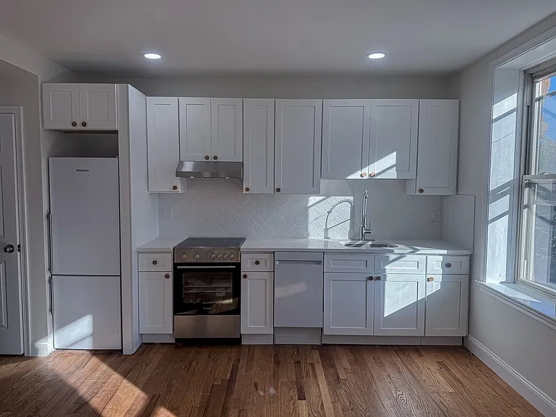 1 bed, 1.0 bath, $2,100 — Photo 2