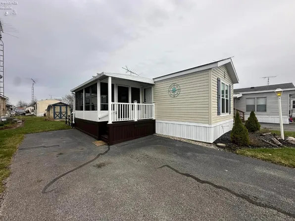 48 King Dr, Marblehead, OH 43440