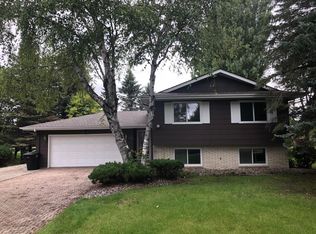 305 Terrace Dr, Grand Forks, ND 58201