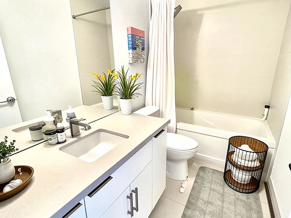 2nd image of 8 Eglinton Ave E Unit 2003