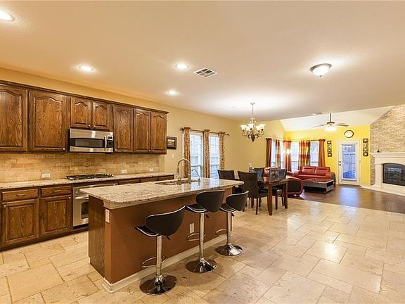 5th image of 4116 Plymouth Dr