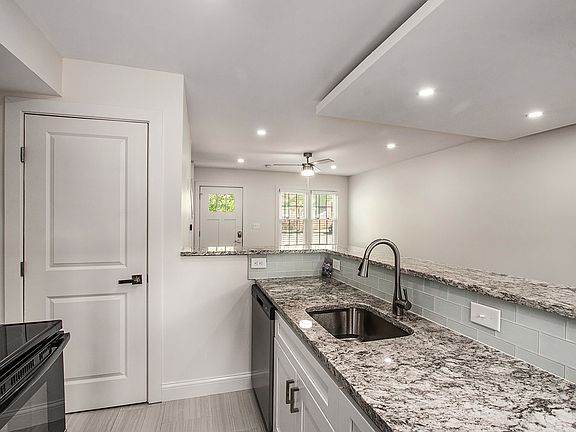 5th image of 5052 Baltimore Ave #5056