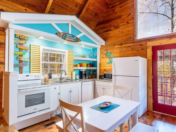 335 Sugar View Dr, Sevierville, TN 37876