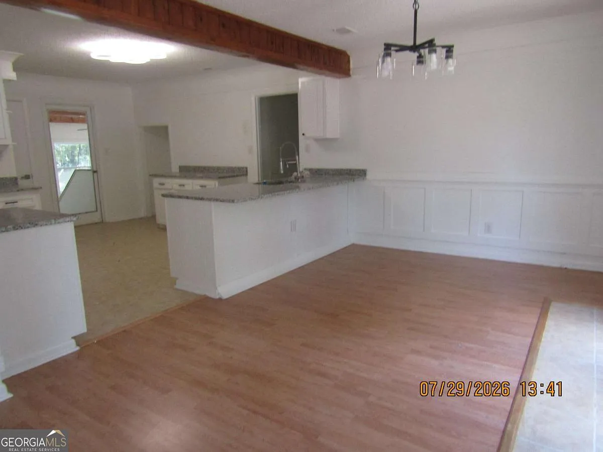 5 bed, 2.0 bath, 3148 sqft, $2,650 — Photo 4