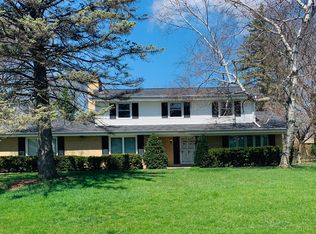 21890 Locksley Ln, Brookfield, WI 53045