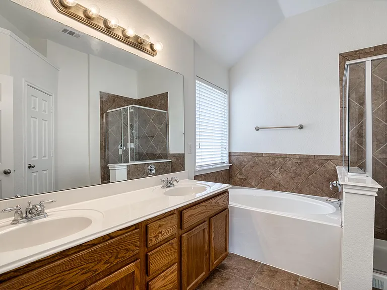 9909 Delamere Dr — Photo 21
