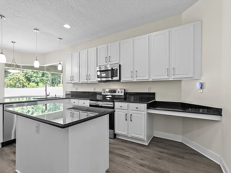 8884 Hampton Landing Dr E — Photo 11