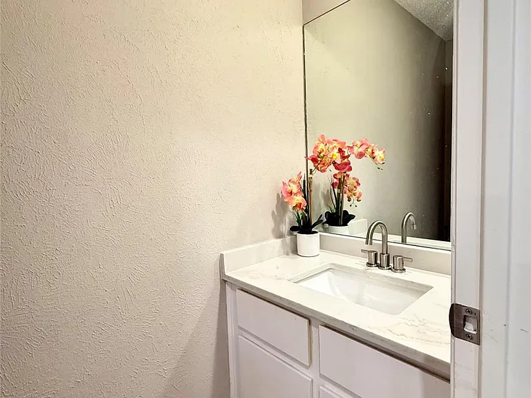 7122 Wood Hollow Dr #106 — Photo 11