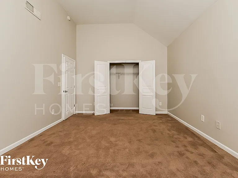 821 Harrison Dr — Photo 12