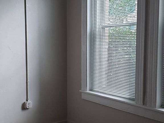 4th image of 102 N Lombardy St