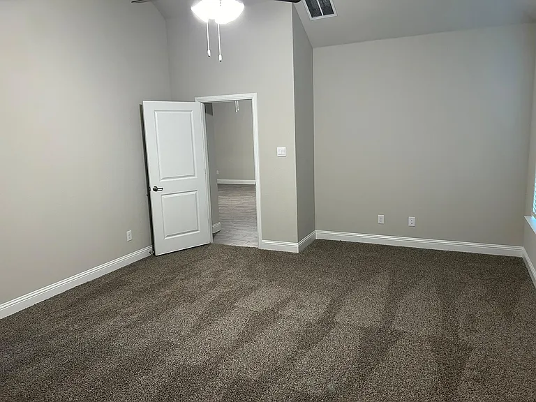 2032 Windsor Dr — Photo 8