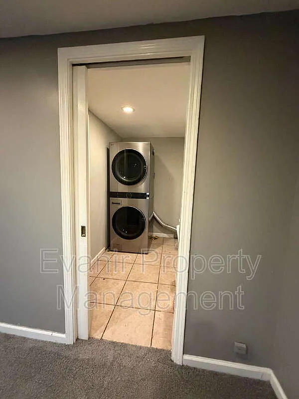3 bed, 3.0 bath, 1823 sqft, $2,300 — Photo 4