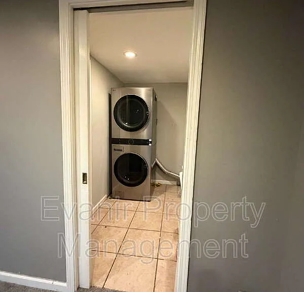 11884 Hamden Dr — Photo 3