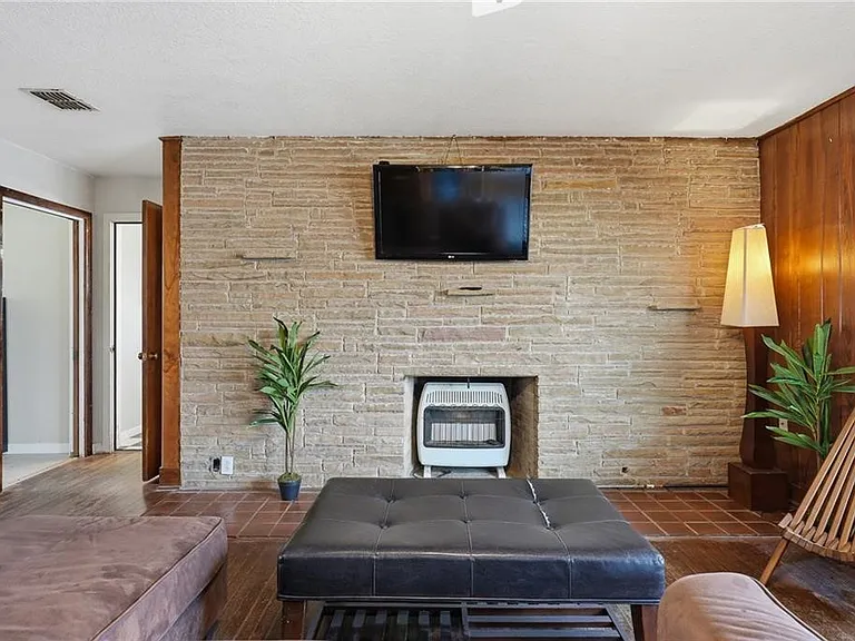651 W Wilson Ave — Photo 24