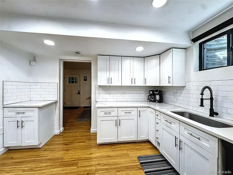 2460 Irving St #B — Photo 4
