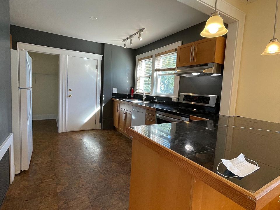 1st image of 32 Portland Pl