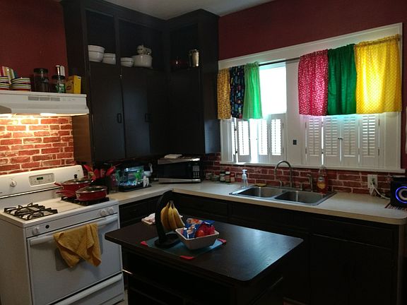 4th image of 920 Kilbourn St