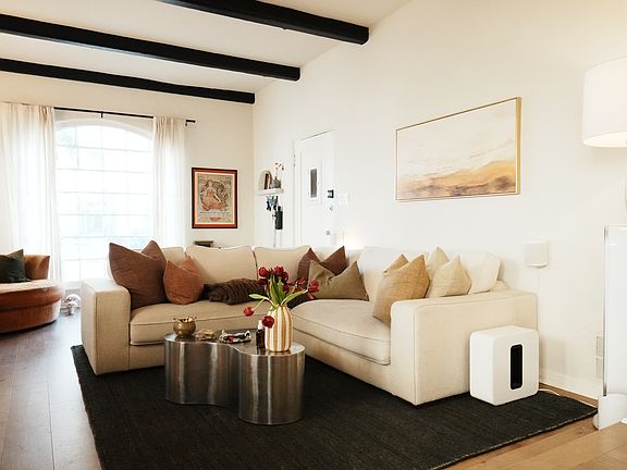 4th image of 435 N Curson Ave #437