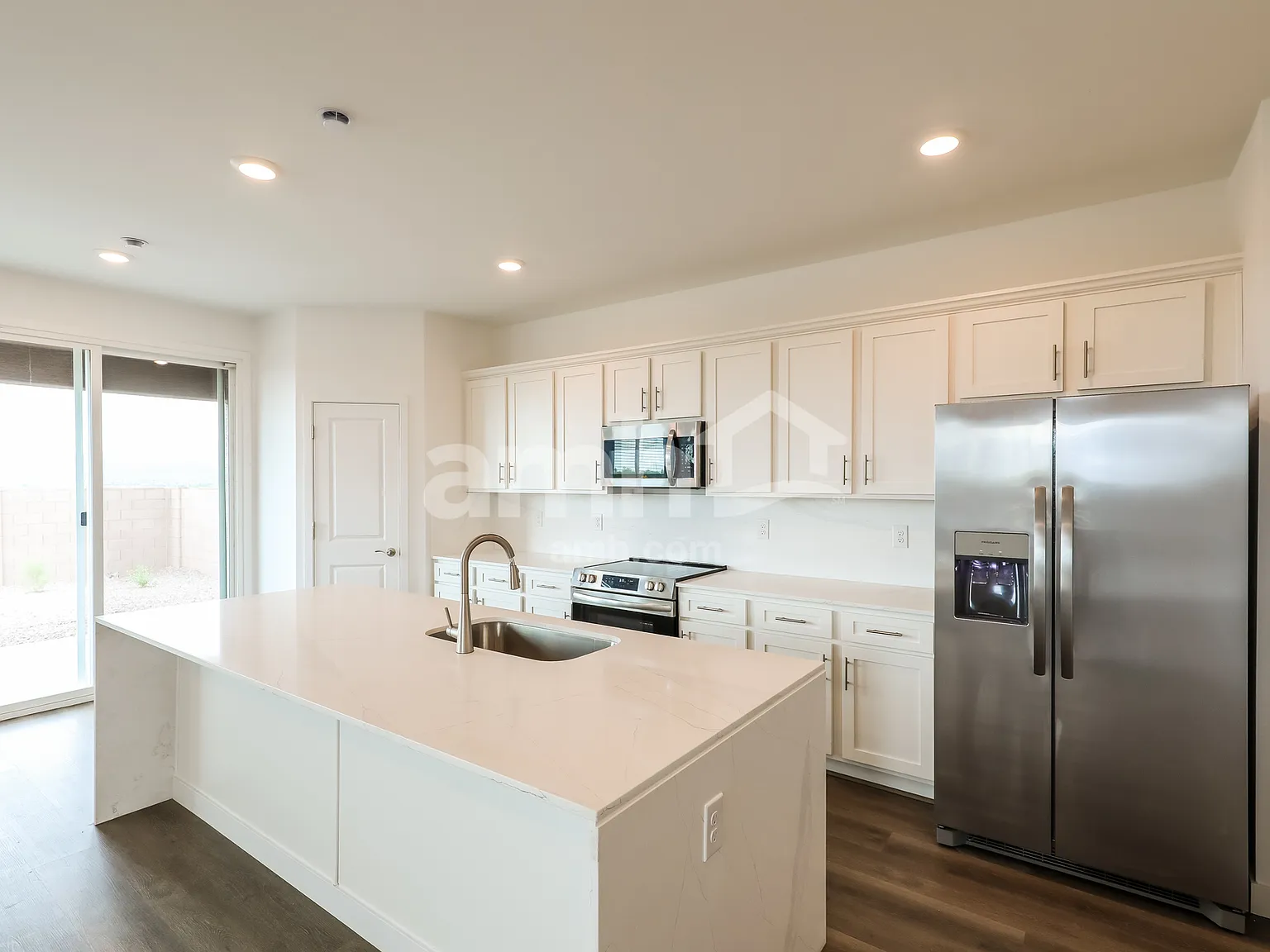 4 bed, 2.5 bath, 2015 sqft, $2,260 — Photo 3