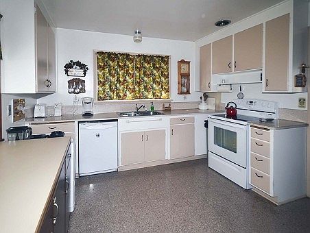 5th image of 1616 University Dr