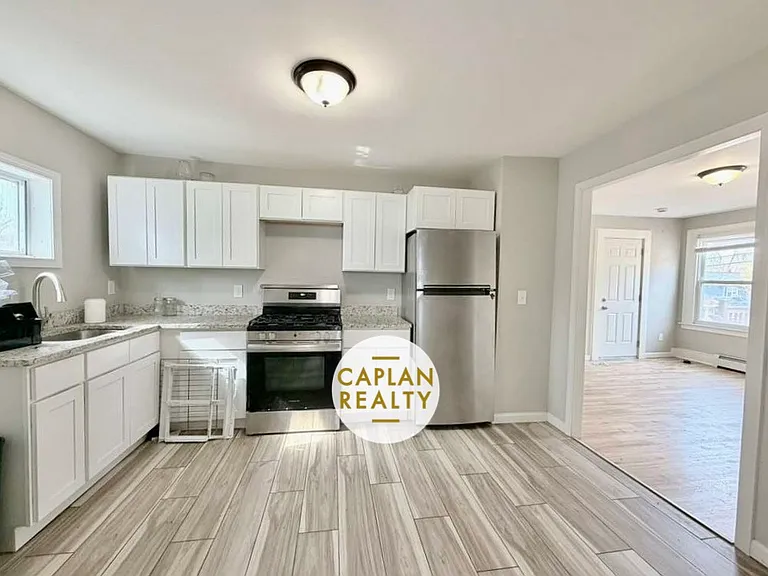 73 Chamberlain St #B — Photo 4