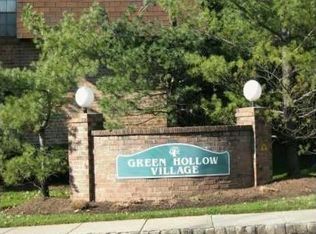 Green Hollow Dr, Iselin, NJ 08830