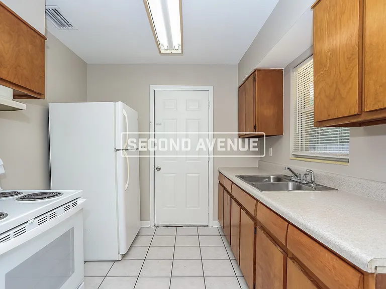 6111 Shetland Rd — Photo 3