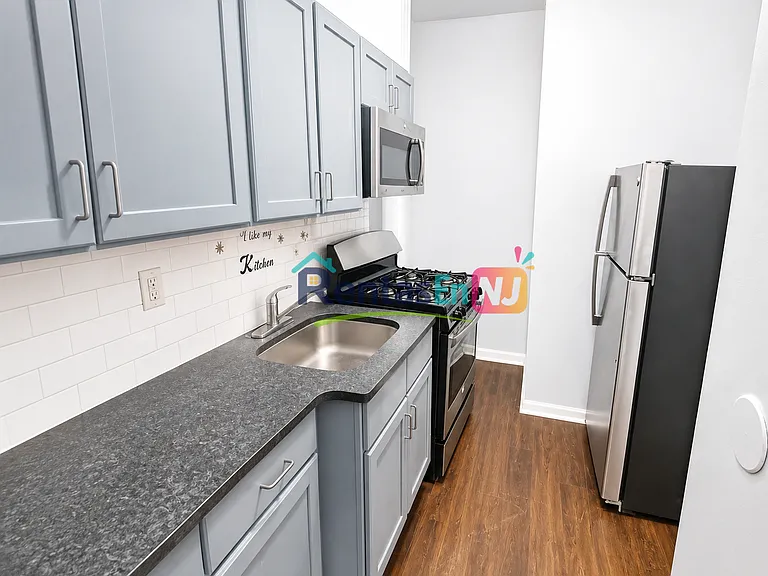 211 Summer Ave #14 — Photo 4