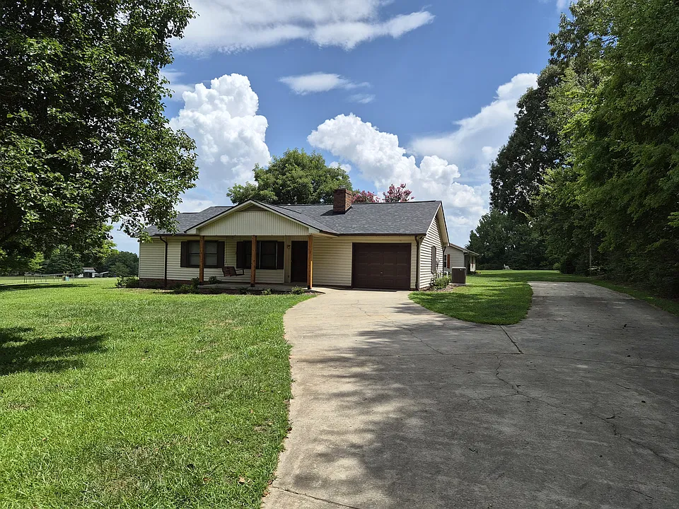 9005 Overcash Rd