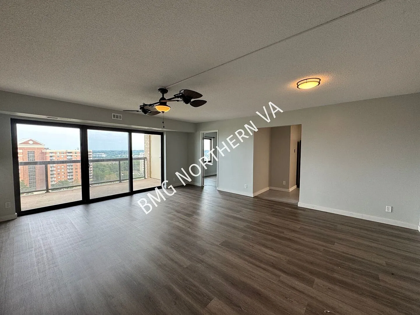 Bright and Spacious 2 Bed 1 Bath Condo With Large Balcony In Vibrant Watergate At Landmark — Photo 2