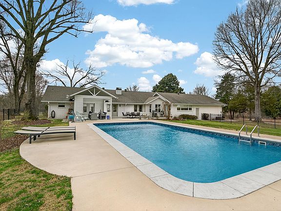 2nd image of 1690 Mount Carmel Rd