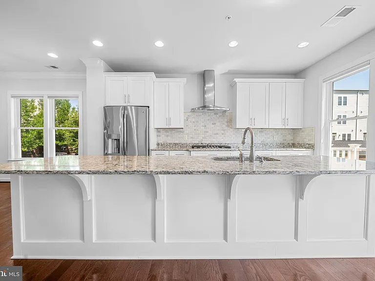 1121 S Lincoln St — Photo 11