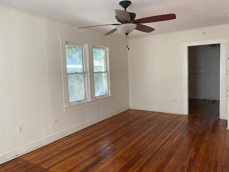 933 Beck St — Photo 3