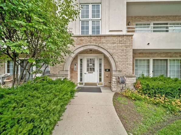 10832 S 76th Ave APT 3E, Worth, IL 60482