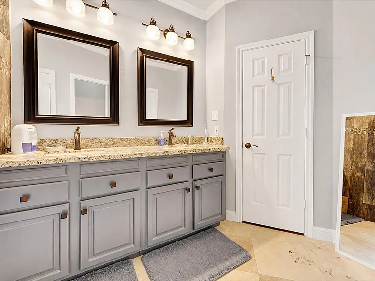 1811 Emerald Green Dr — Photo 31