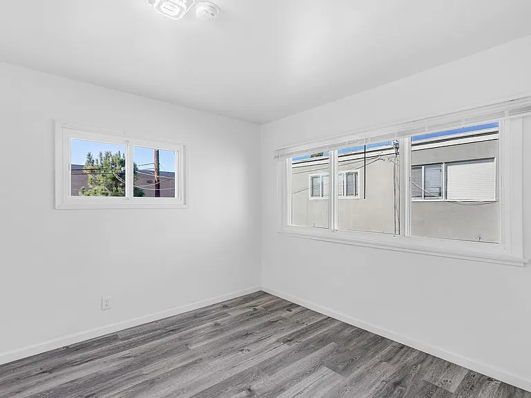 10107 England Ave — Photo 10