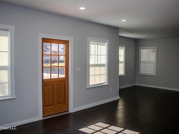 4th image of 420 Downing St