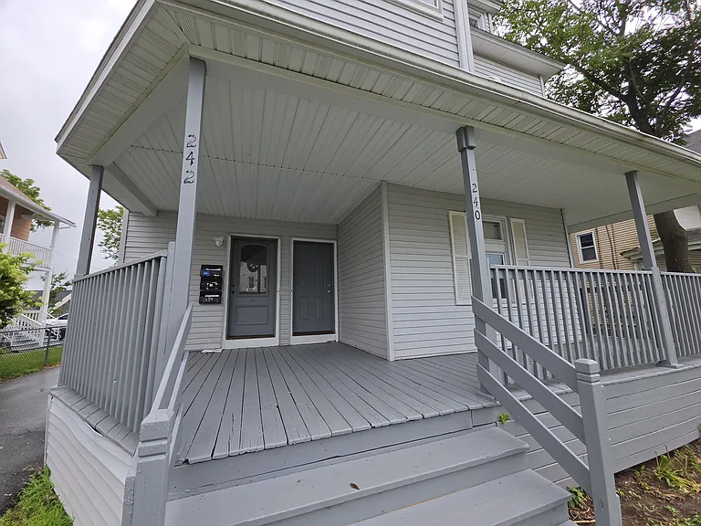 240 Maple St #2 — Photo 1