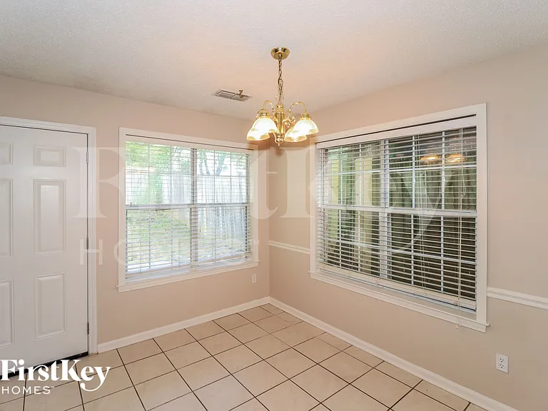 1049 Nolan Ln — Photo 6