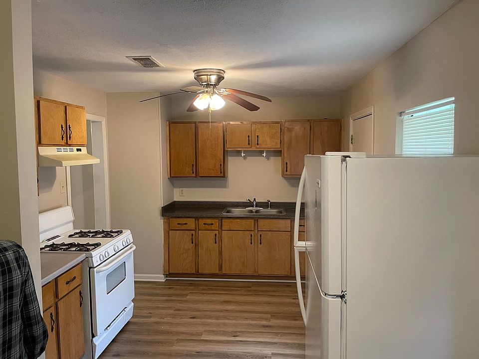 1st image of 215 Overhill Dr