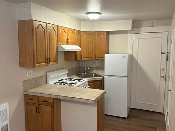 3rd image of 2214 Broadway APT 27