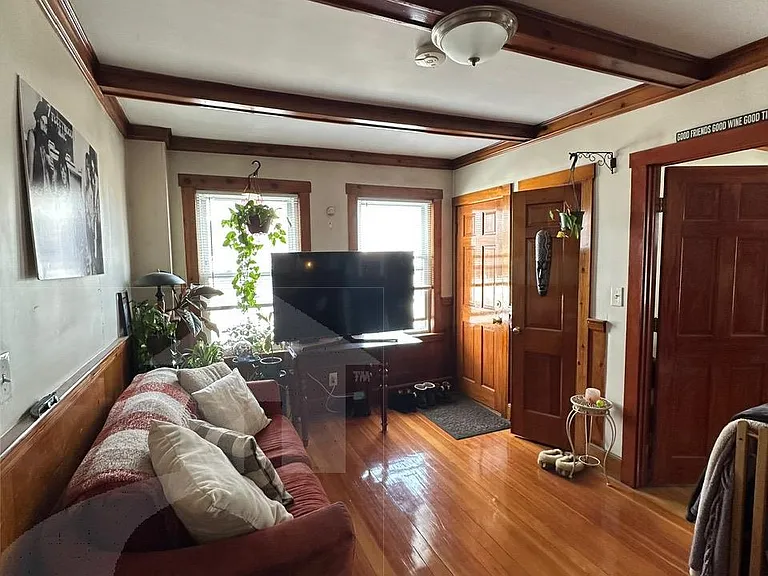 21 Ashland St — Photo 13