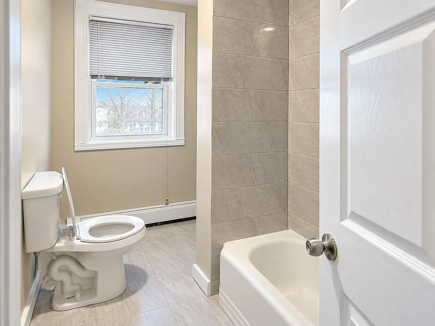 3 bed, 800 sqft, $2,100 — Photo 4