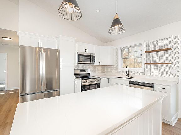 5th image of 5009 Founders Ln