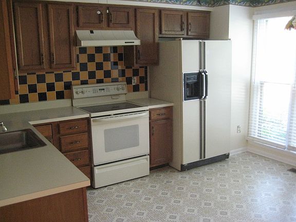 3rd image of 5201 Glen Meadow Dr