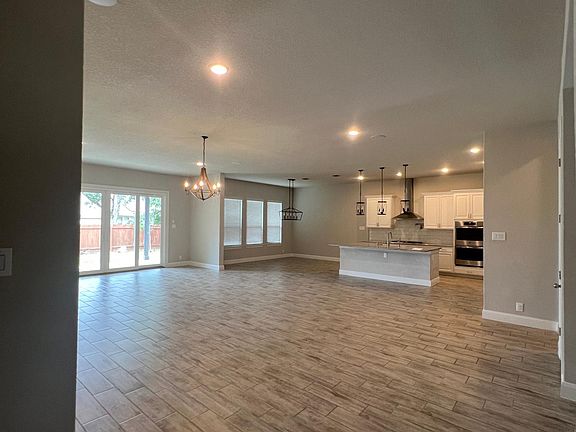 5th image of 1388 Pioneer Dr