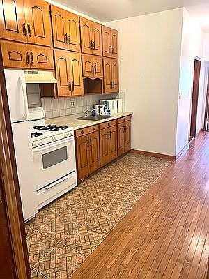 3rd image of 43 Jewel St APT 1